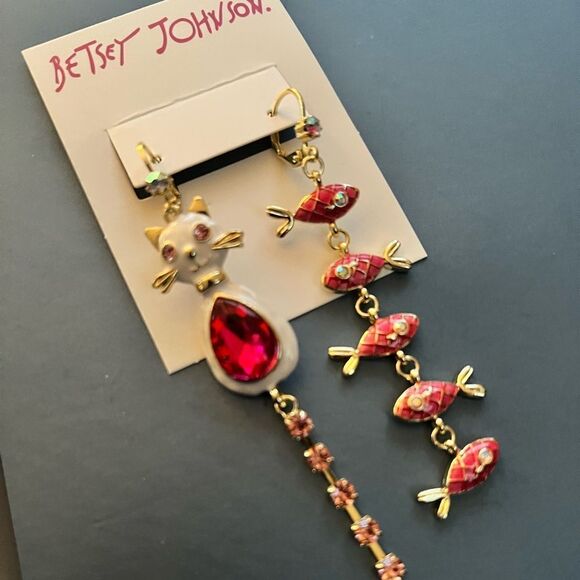 Betsey Johnson rare mismatched kitty cat & fishies stunning dangle earrings ♥️ - Picture 2 of 7